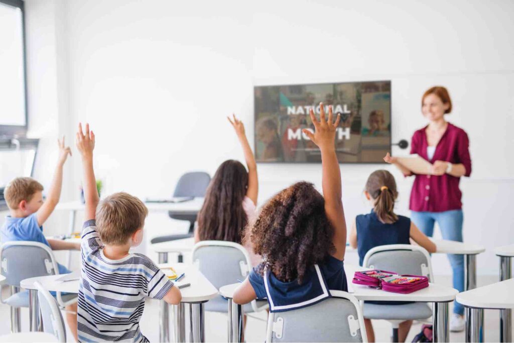 This spring, I'm joining the folks at Rise Vision for a special free webinar on how schools can improve classroom communication.
